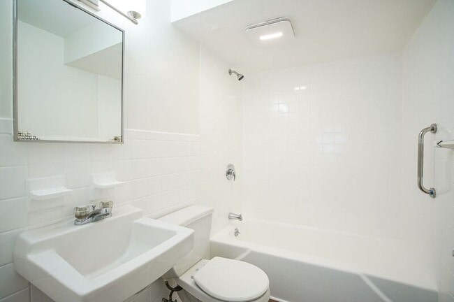 Building Photo - 98 N Alhambra Cir