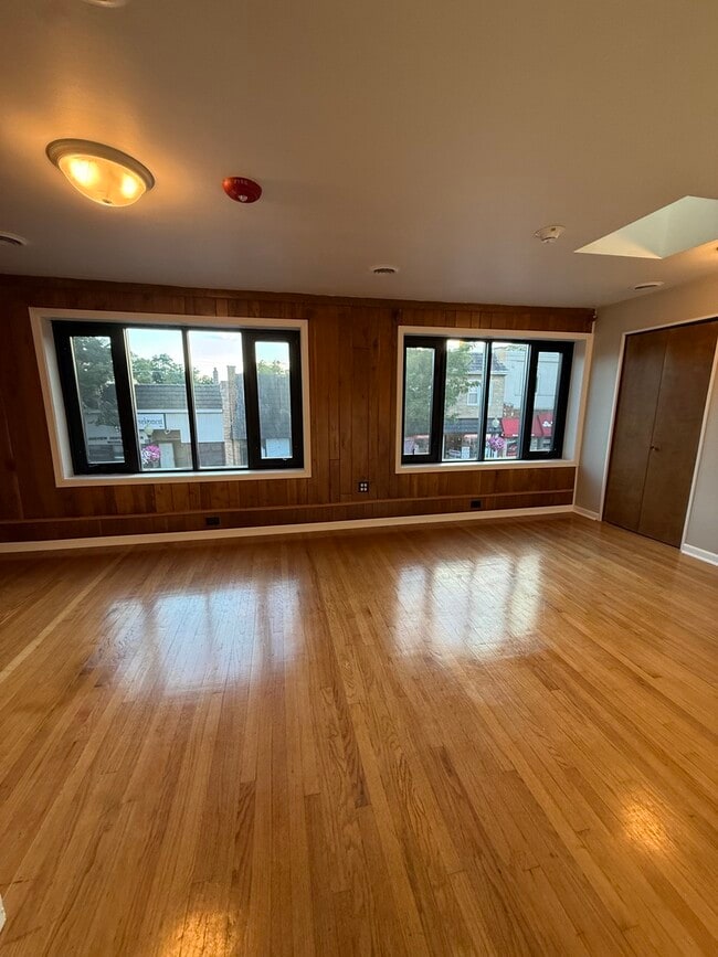 Building Photo - 33 N Cass Ave