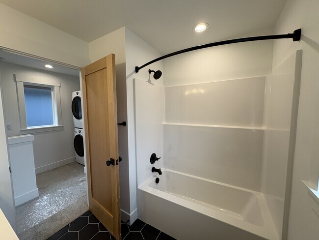 Building Photo - 6960 NE 18th Ave