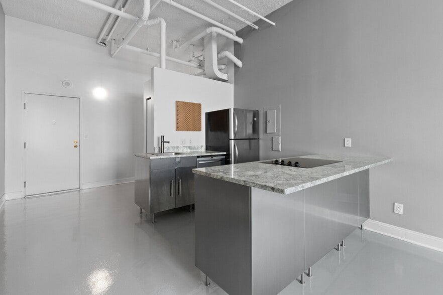 Building Photo - 6533 E Jefferson Ave