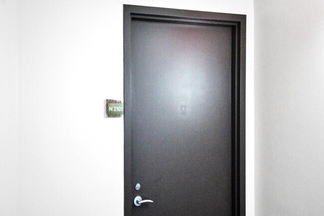 Building Photo - 2641 N Flamingo Rd