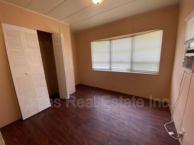 Building Photo - 2211 Cantor Ln