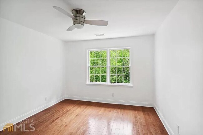 Building Photo - 1105 Clairemont Ave