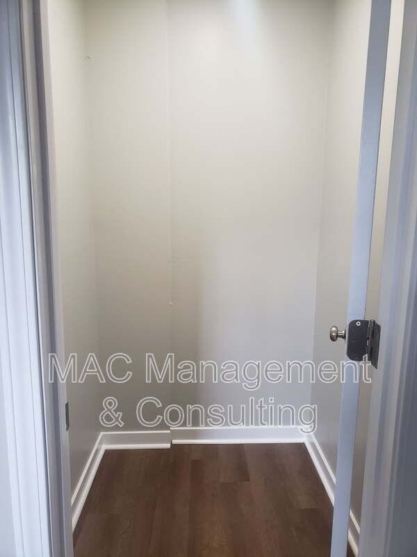 Building Photo - 1325 Virginia Ave