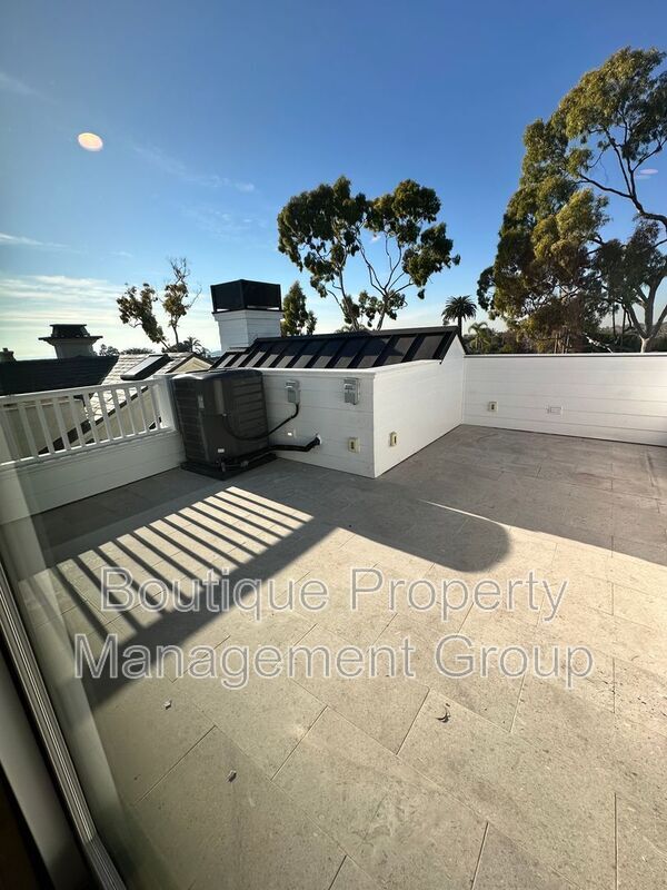 Building Photo - 514 Avocado Ave