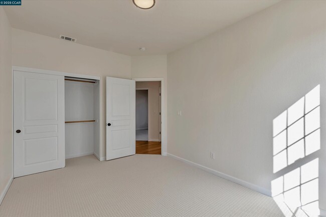 Building Photo - 4719 Golden Bear Dr