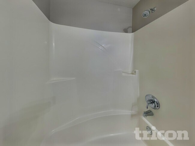 Building Photo - 1621 Bridgecreek Crossing