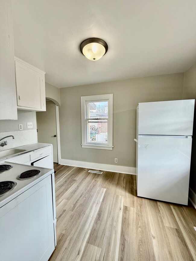 Building Photo - Coming soon! Cozy updated 2 Bedroom Single...