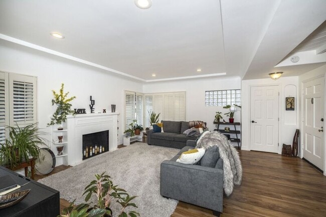 Building Photo - 3440 Oak Knoll Blvd