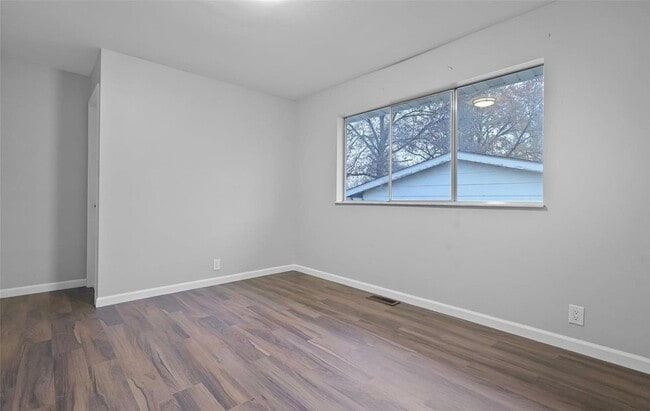 Building Photo - 2480 Derhake Rd