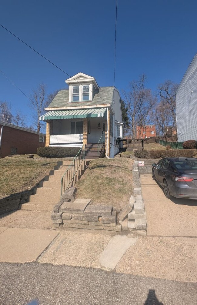 Building Photo - Newly Renovated 2 Bed, 1 Bath Home in Crafton -- AVAILABLE NOW!