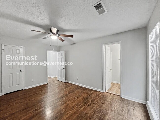 Building Photo - 1984 Custer Dr