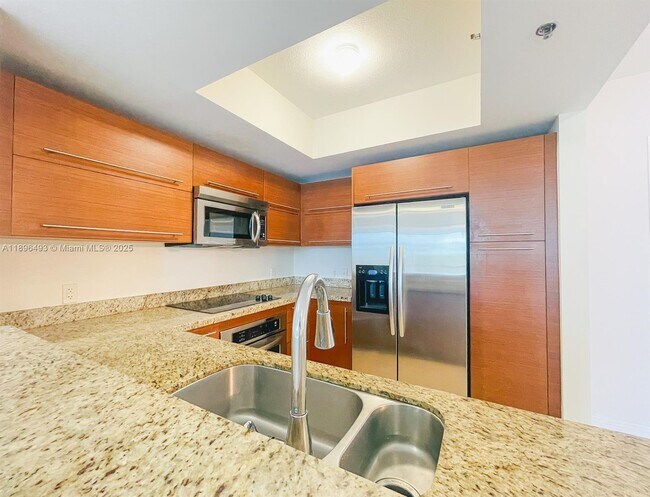 Building Photo - 2641 N Flamingo Rd