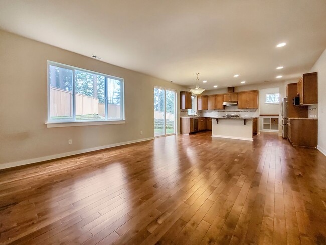Building Photo - Convenient location near I-405 across from...