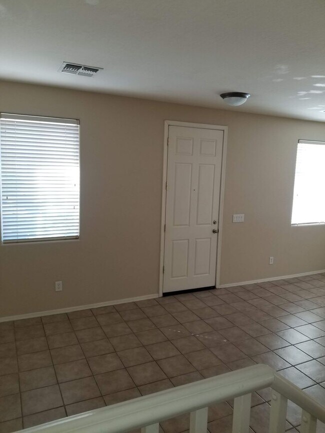 Building Photo - Spacious 3BD Home Near Downtown Phoenix & Major Freeways