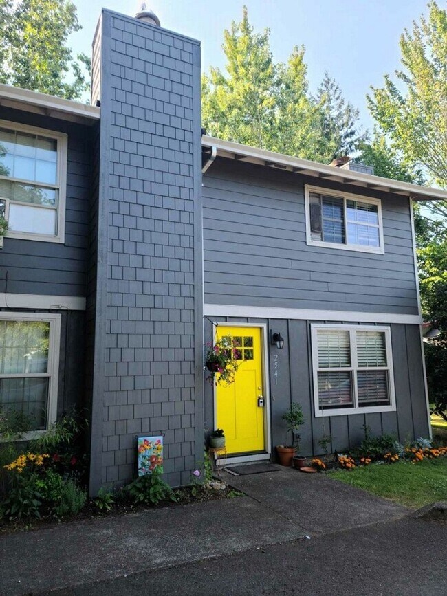 Building Photo - 739000