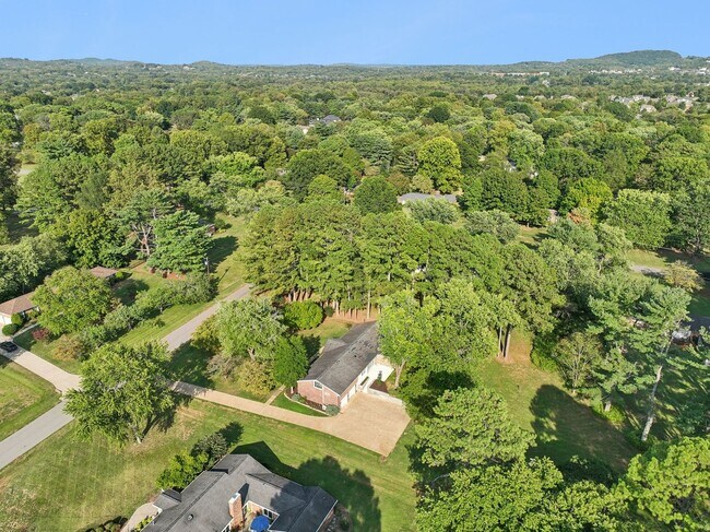Building Photo - Completely renovated ranch 4BR/4BA ranch h...