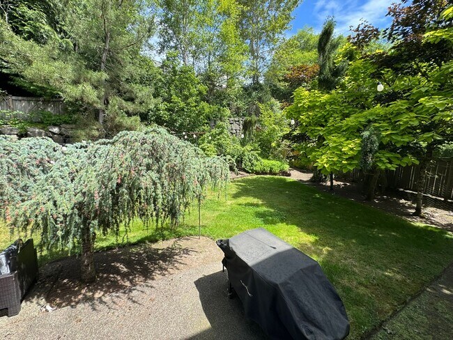 Building Photo - 4bd/2.5ba Sammamish Home