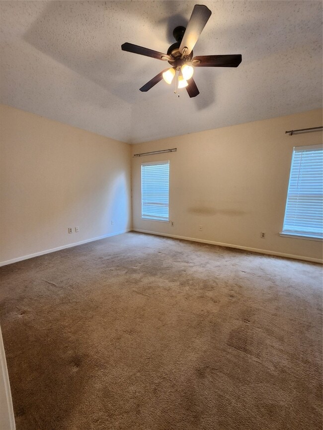 Building Photo - 10607 Horseshoe Bend Dr