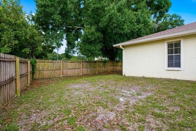 Building Photo - Single Family Home in Lake St George