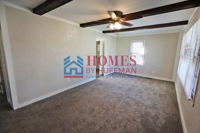 Building Photo - Two Bedroom House | Detached Garage