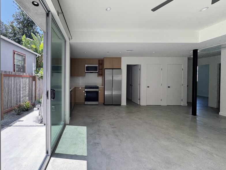 Building Photo - 2512 Silver Lake Blvd