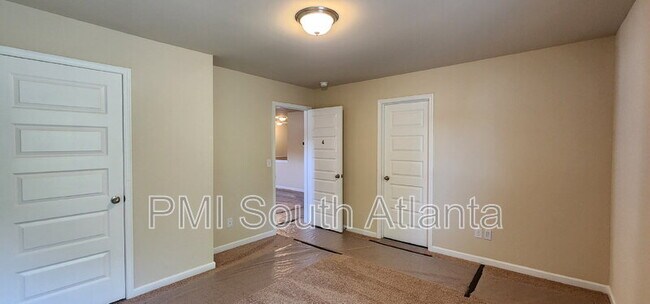 Building Photo - 525 Twelve Oaks Dr