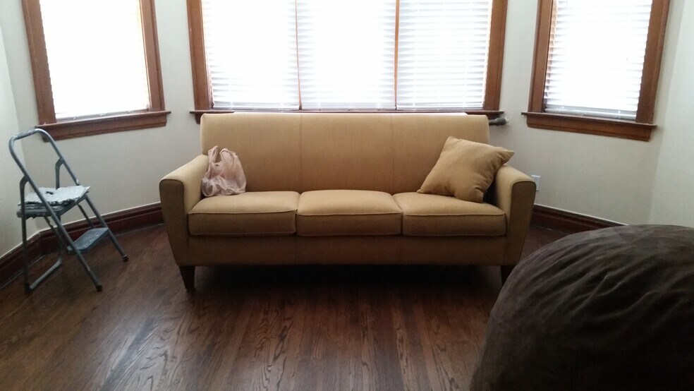 Living room - 4149 N Marmora Ave