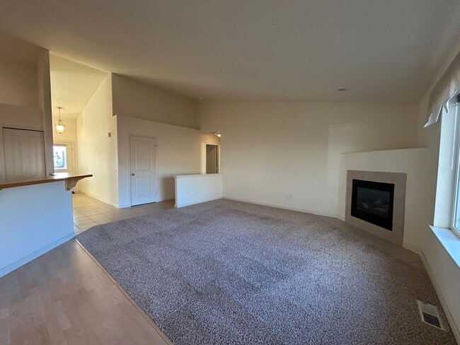 Building Photo - Charming Home Near John Wayne Trail