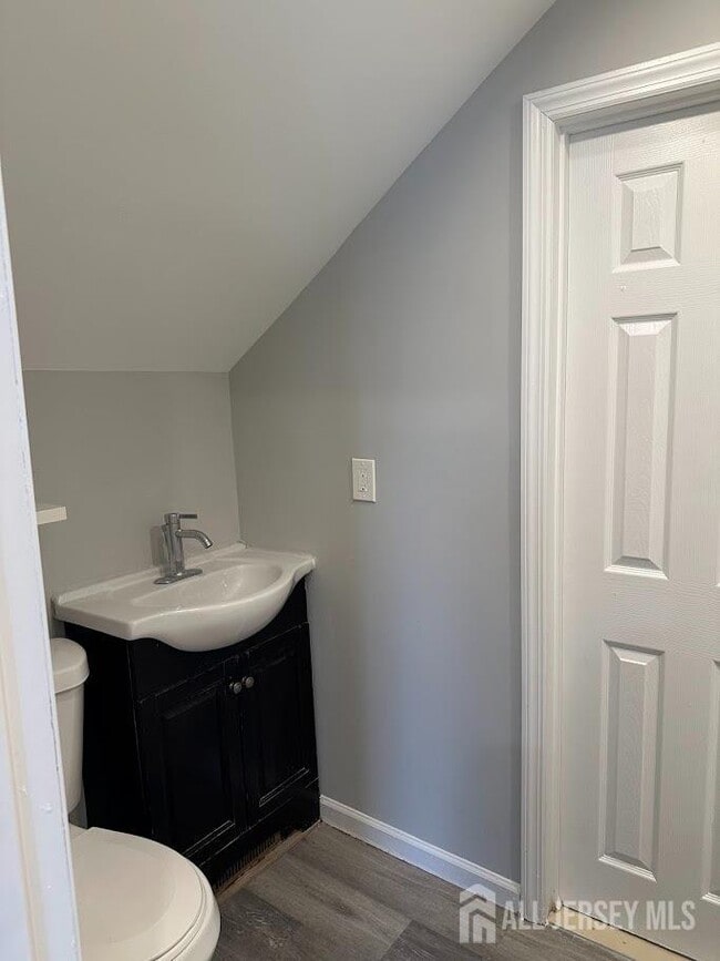 Building Photo - 690 State St