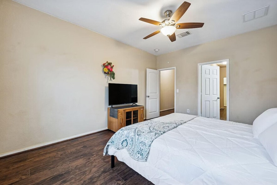 Building Photo - 3204 Ortman Dr