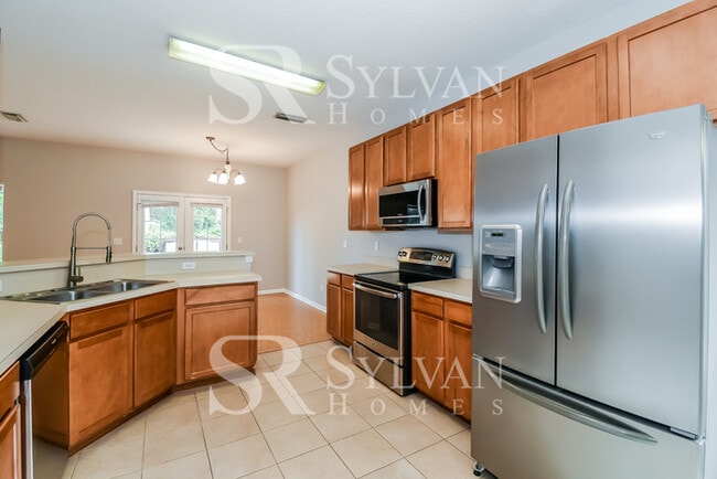 Building Photo - Welcome home to this stunning 4 bedroom, 3 bathroom home!