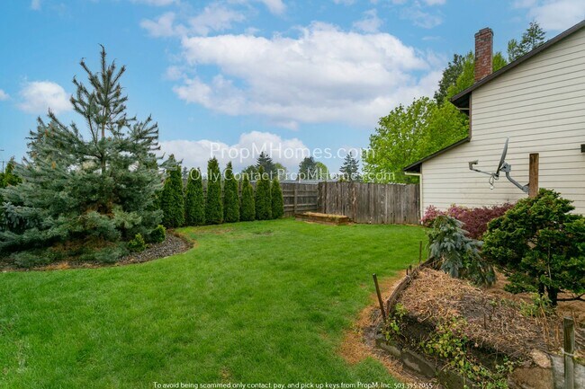 Building Photo - Cozy Two-Bedroom in Gresham - New Washer/D...