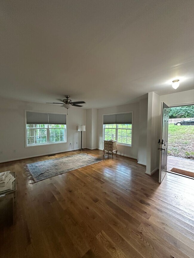Building Photo - 250 Hodgson Dr
