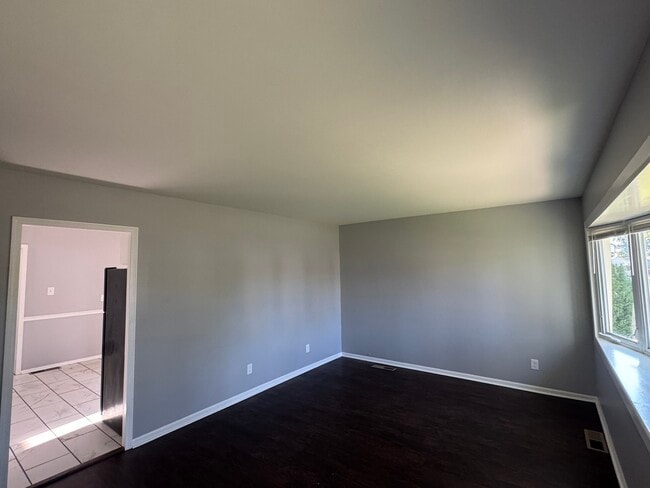 Building Photo - 105 Floyd Ln S