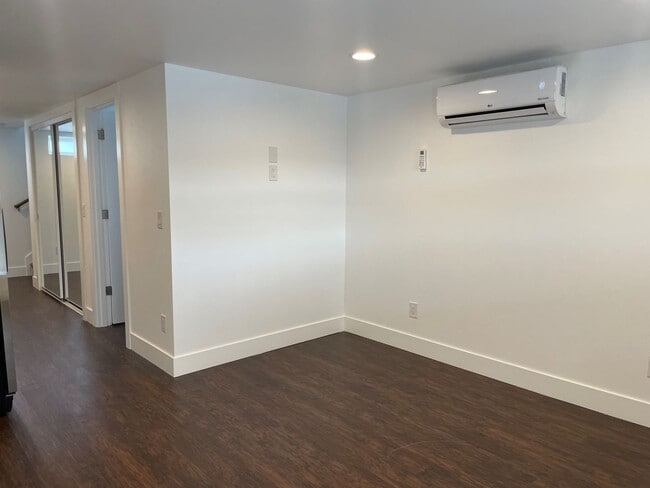 Building Photo - Now renting Brand new 1 bedroom 1.5 bathroom Executive Townhome