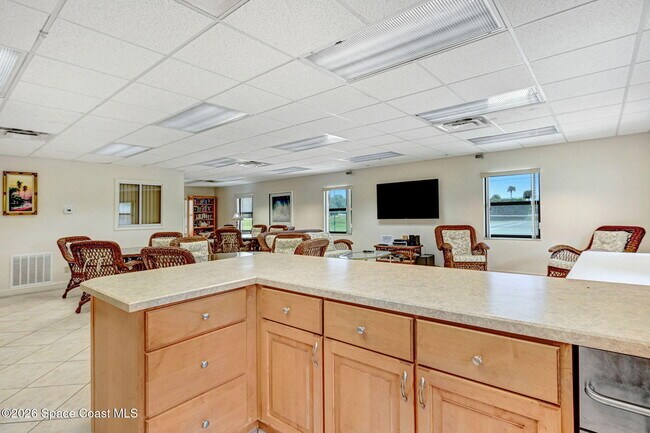 Building Photo - 2160 N Hwy A1A