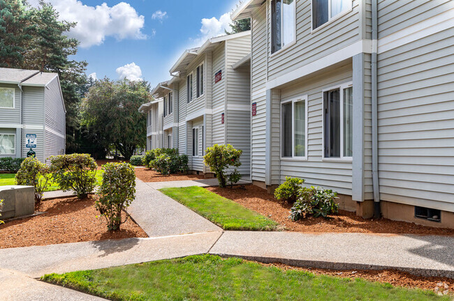 Fernwood Court | Exterior Building - Fernwood Court Apartments