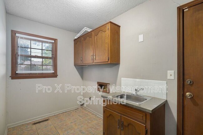 Building Photo - 5519 S Dollison Ave