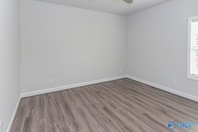 Building Photo - 125 River Springs Ct