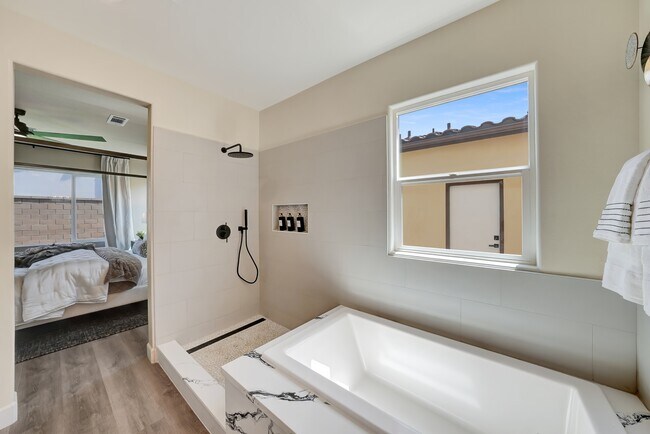 Building Photo - 131 N Un St