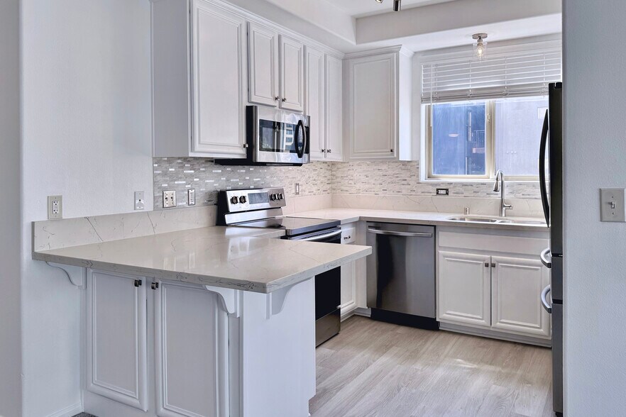 Building Photo - 235 Market St