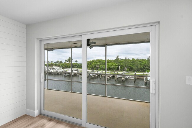 Building Photo - 200 N El Mar Dr