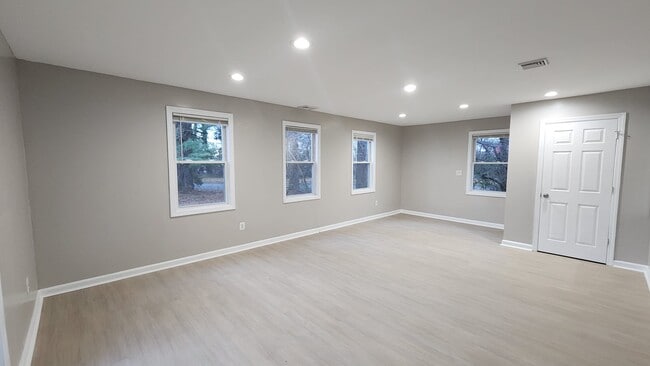 Building Photo - 2 Hazelwood Cir