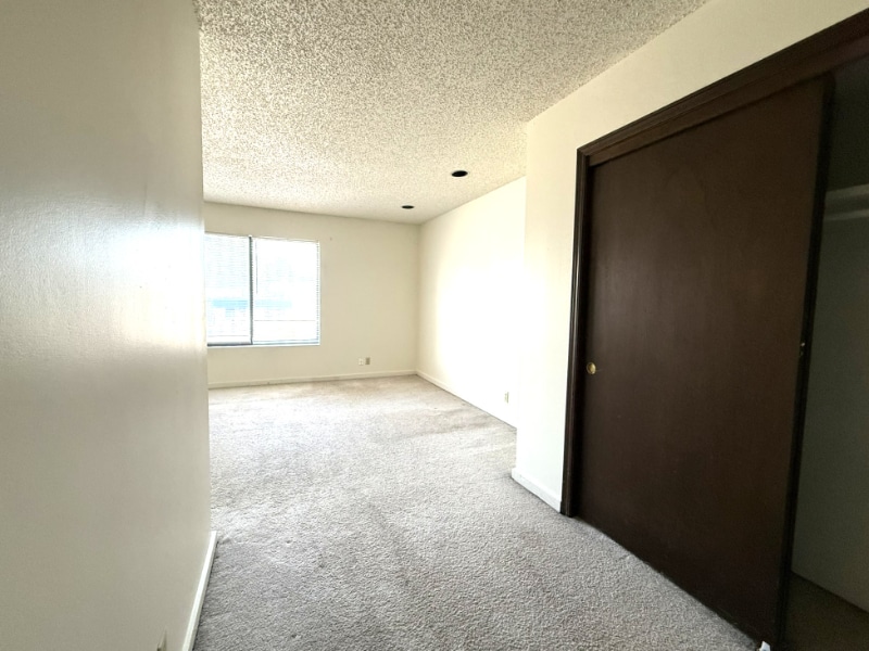 Building Photo - 1330 N Perry Ave