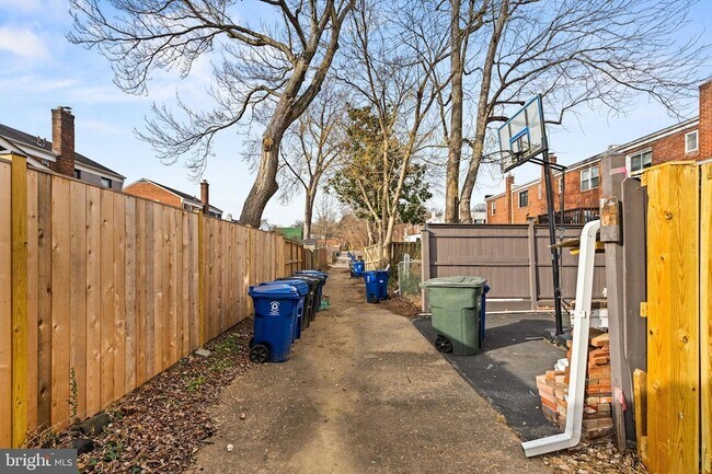 Building Photo - 113 Clifford Ave