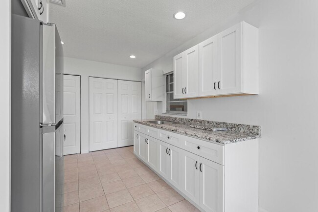 Building Photo - 1335 S Flagler Ave