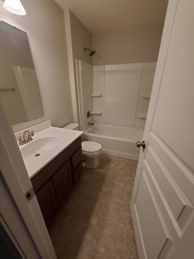 Building Photo - Beautiful 2 bedroom condo near Austin Landing!