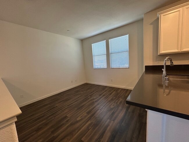 Building Photo - 3998 E Commerce Way