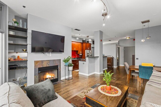 Building Photo - 130 S Canal St